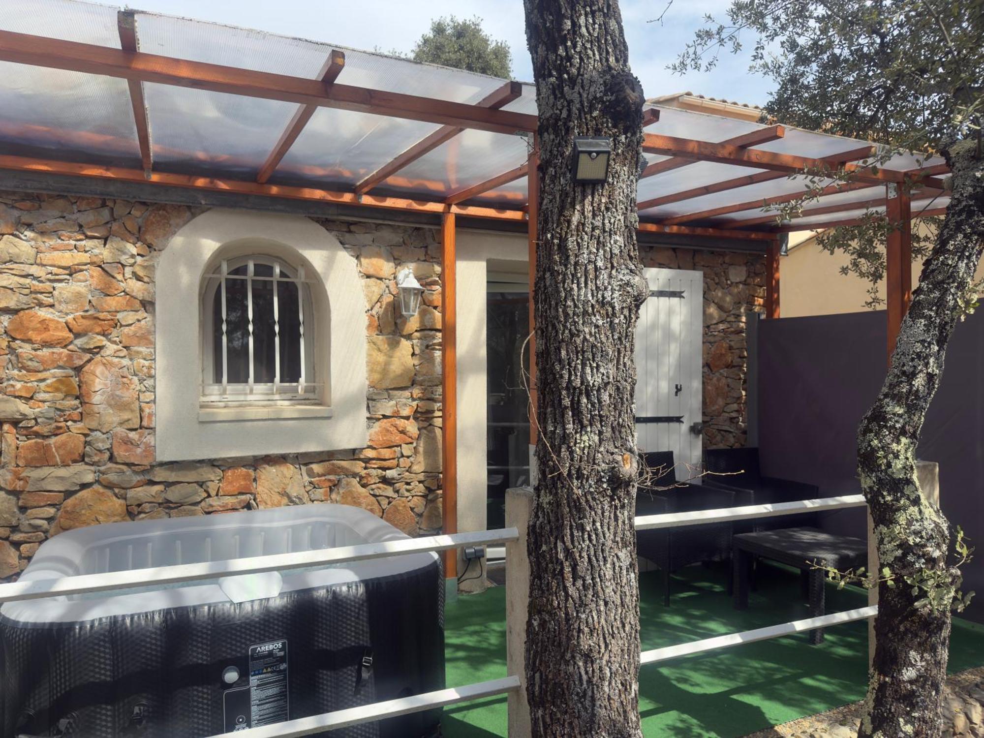 Votre Cocon En Pierre Et Son Spa En Option Gite Le Repos Des Chenes Régusse Exterior foto